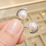 Seducción Between Two Interchangeable Pearl Earrings