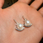 Seducción Between Two Interchangeable Pearl Earrings - Image 2